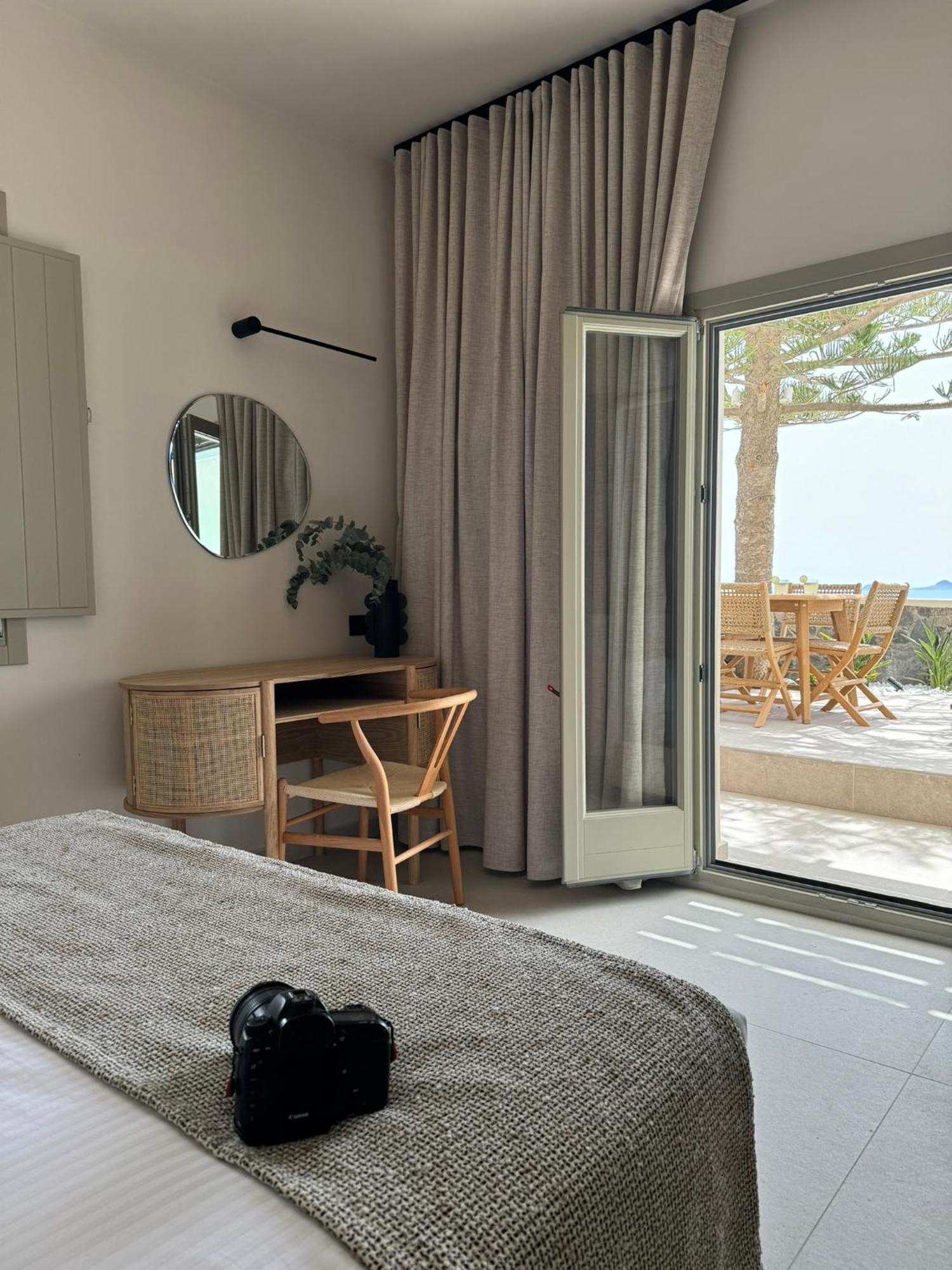 Morfes Luxury Suites By Caldera Houses Firostefani Exterior photo
